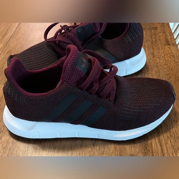 Adidas swift run shoes in plum color - Picture 3 of 8